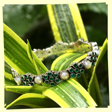 Krishnacrafts Bracelet with green stones